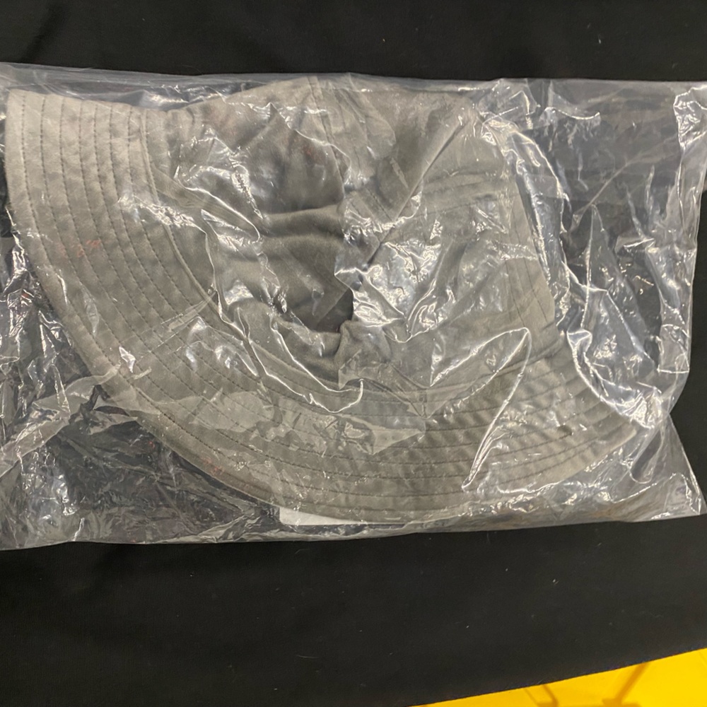 NWT UO Grey Velvet Bucket Hat - Picture 2 of 6
